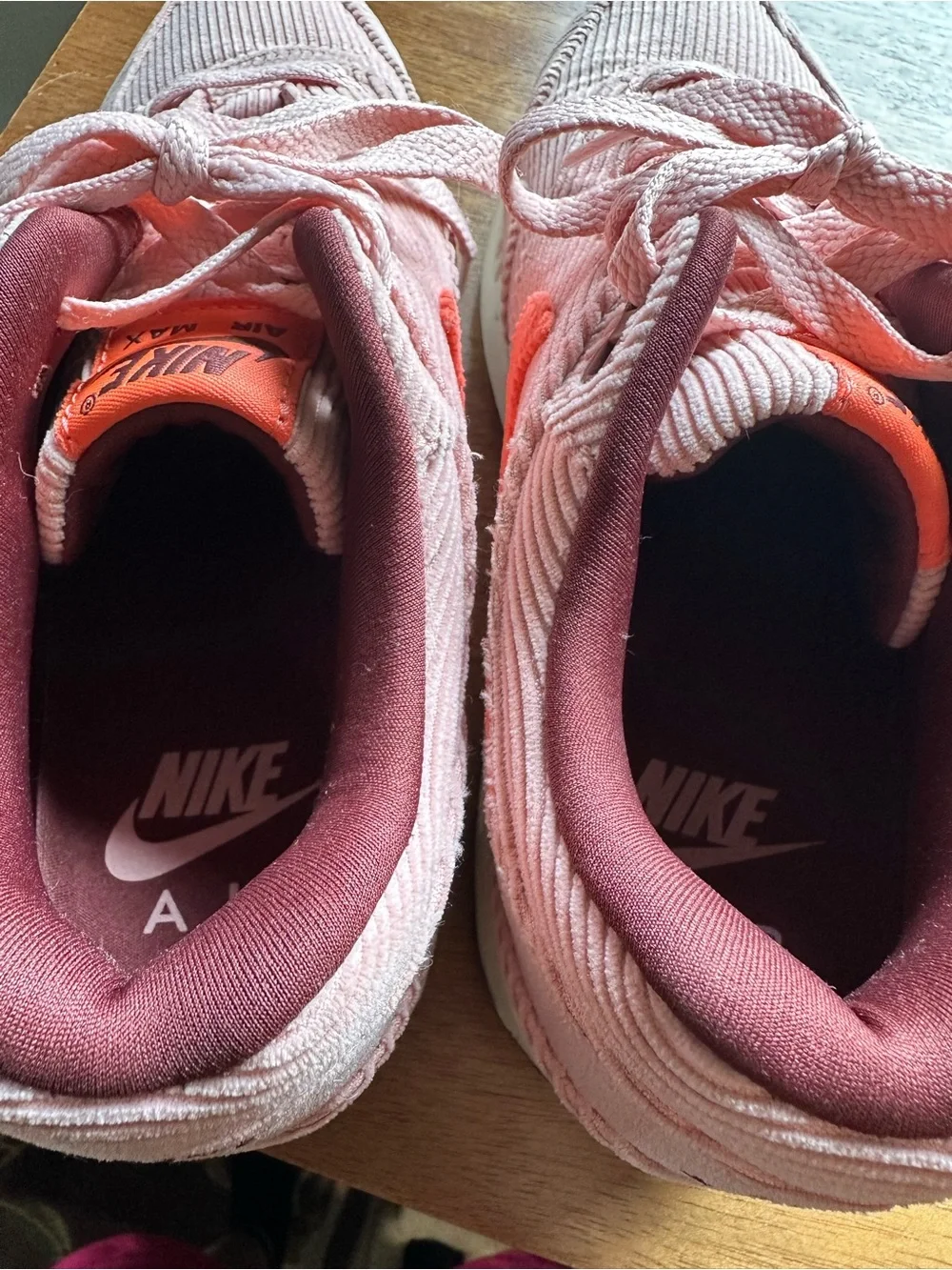 Nike men’s 7/women’s 8.5 Pink Corduroy Air Max with Coral Swoosh Accent EUC